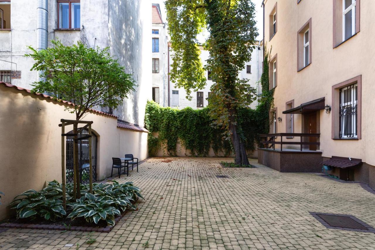 Apartament Aparts By Hostly Kraków Zewnętrze zdjęcie